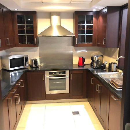 Downtown Boulevard One Bedroom Apt In 29 Blvd غرفة وصالة Burj & Fountain View Master Bedroom Plus 2 Single Beds In Living Room Dubai Exterior foto
